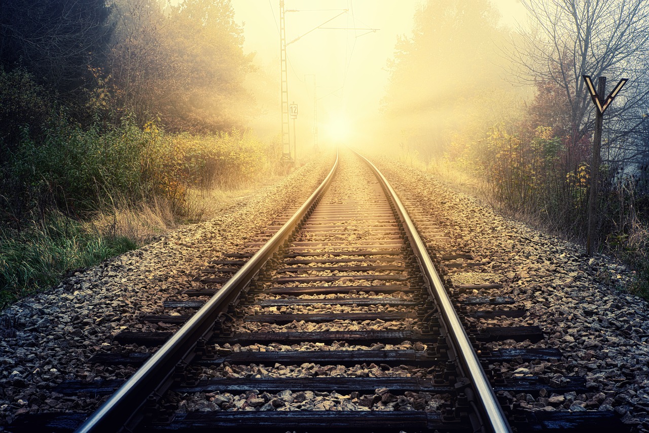 hope, sunbeams, rails-5014104.jpg